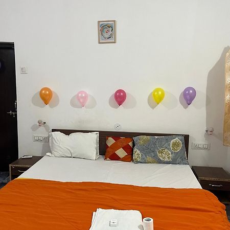 Sunrise Bed & Breakfast 카주라호 외부 사진