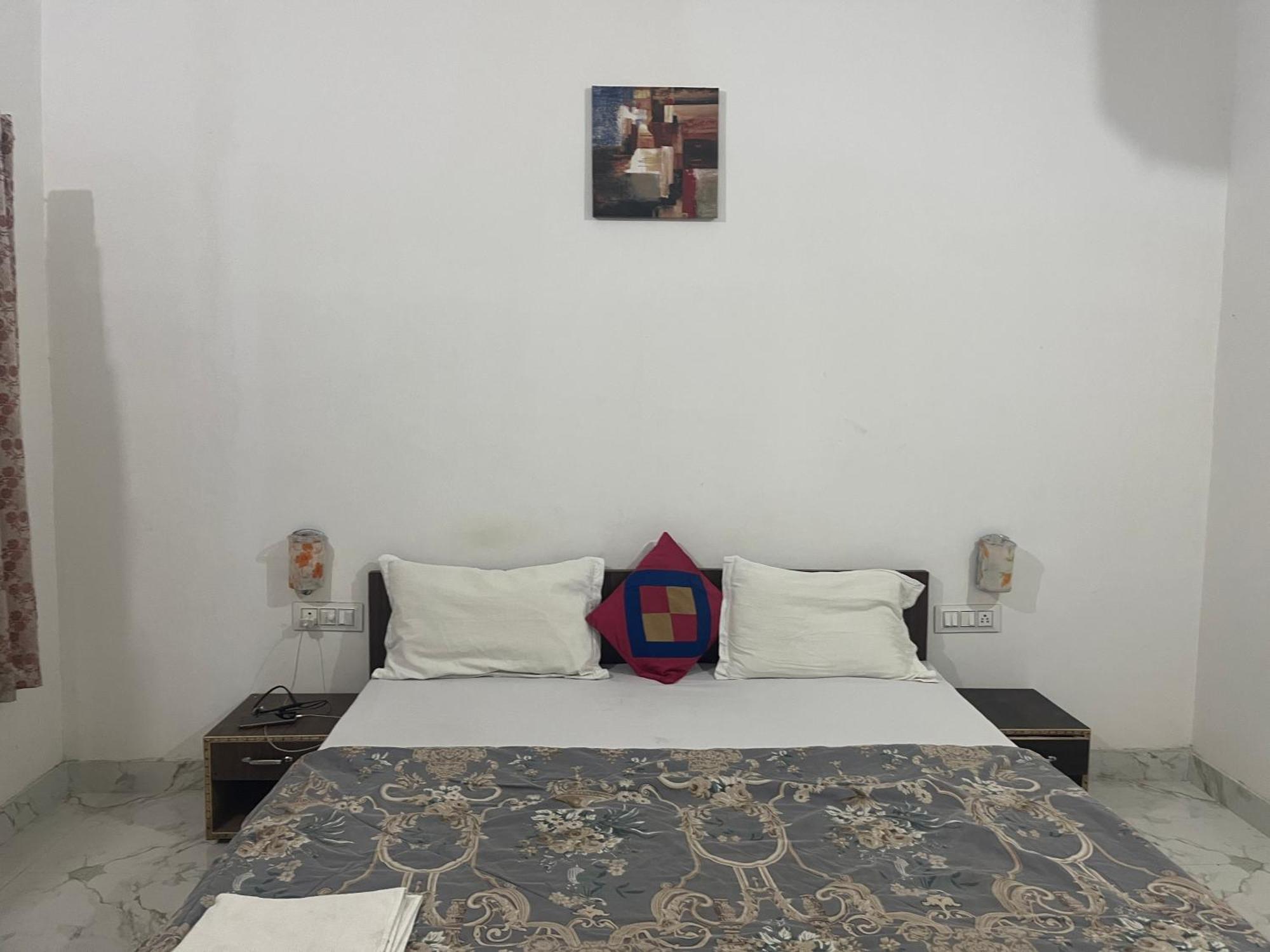 Sunrise Bed & Breakfast 카주라호 외부 사진