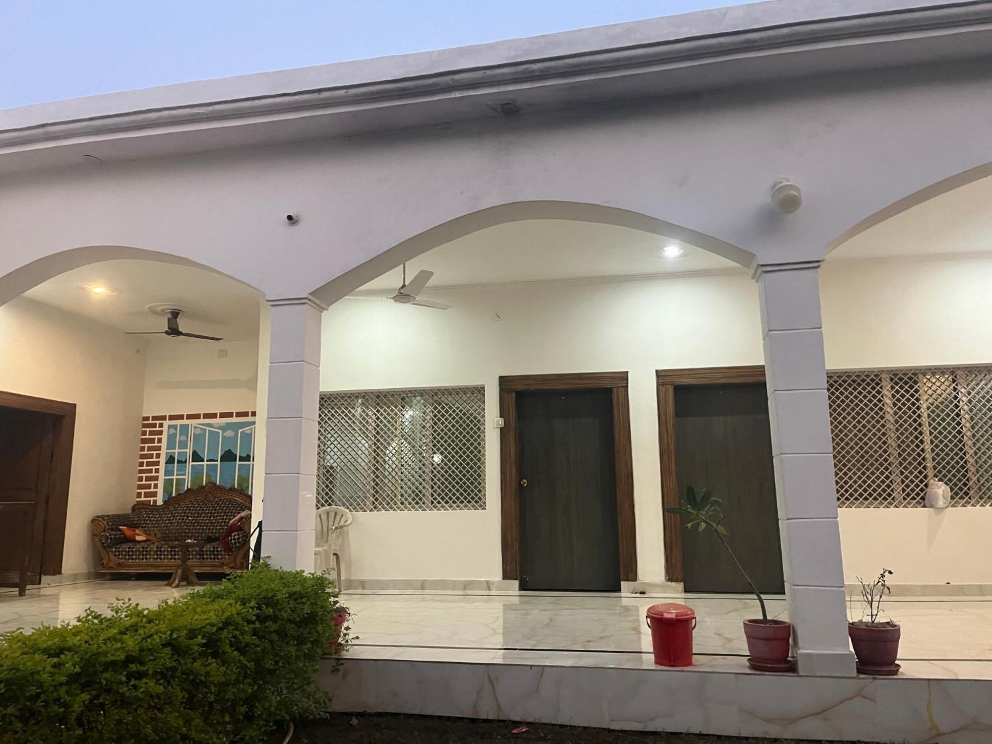 Sunrise Bed & Breakfast 카주라호 외부 사진