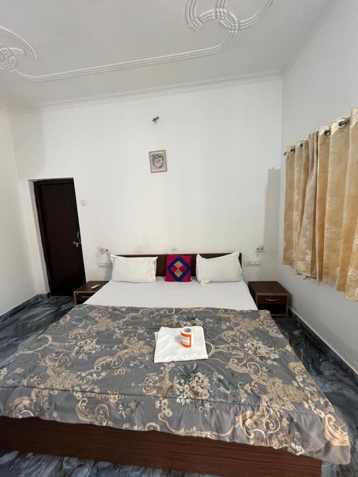 Sunrise Bed & Breakfast 카주라호 외부 사진