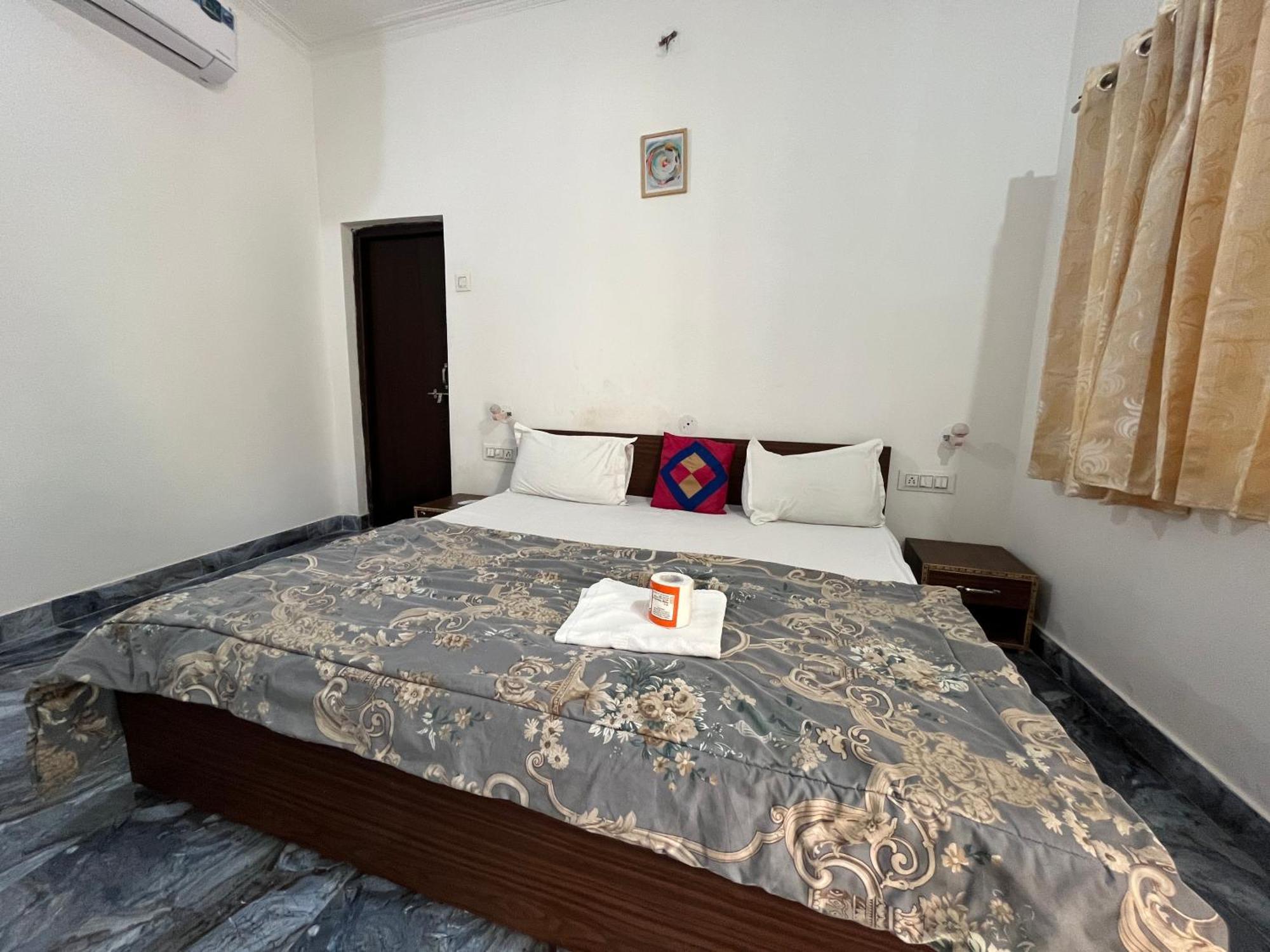 Sunrise Bed & Breakfast 카주라호 외부 사진