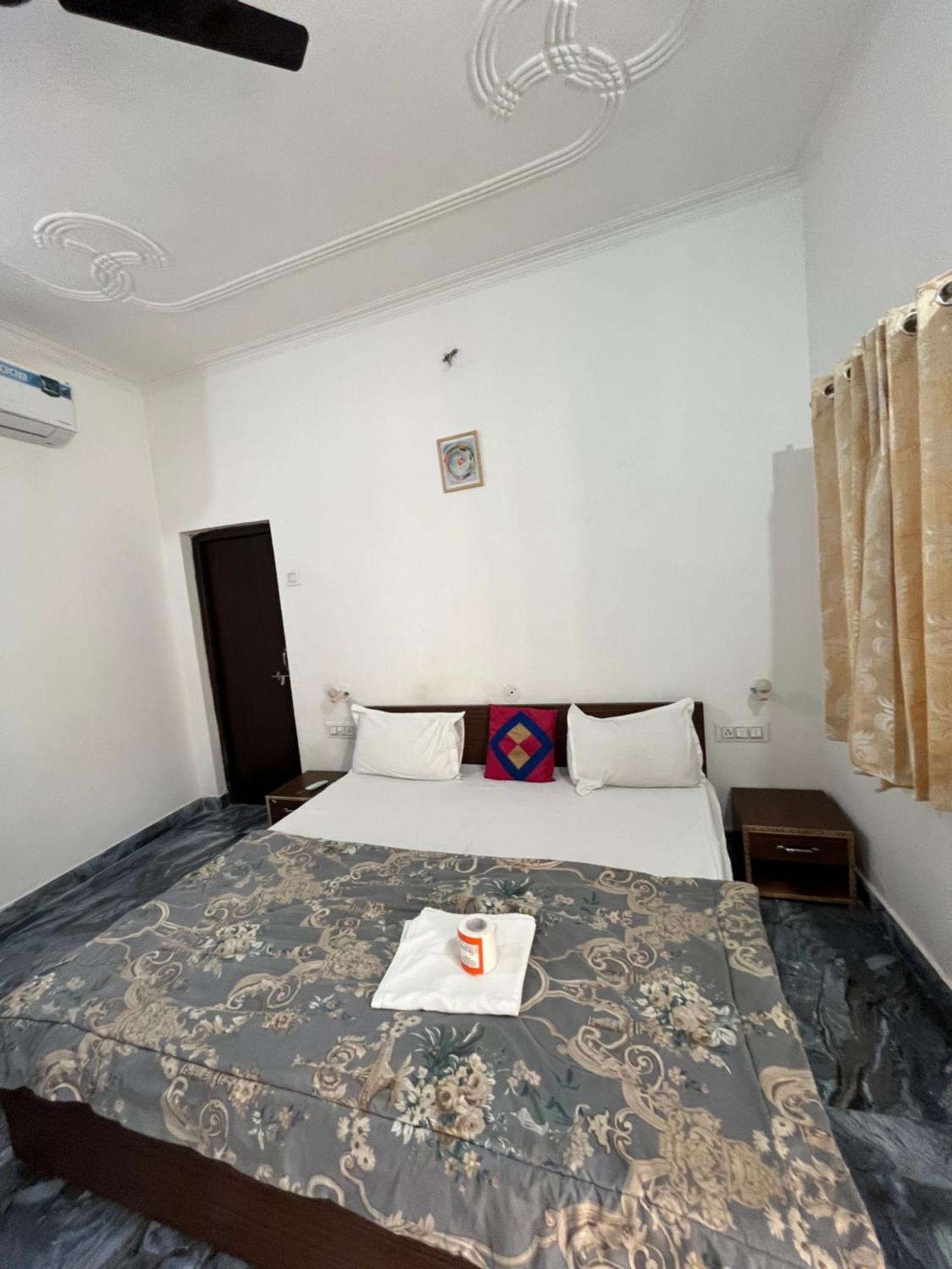 Sunrise Bed & Breakfast 카주라호 외부 사진