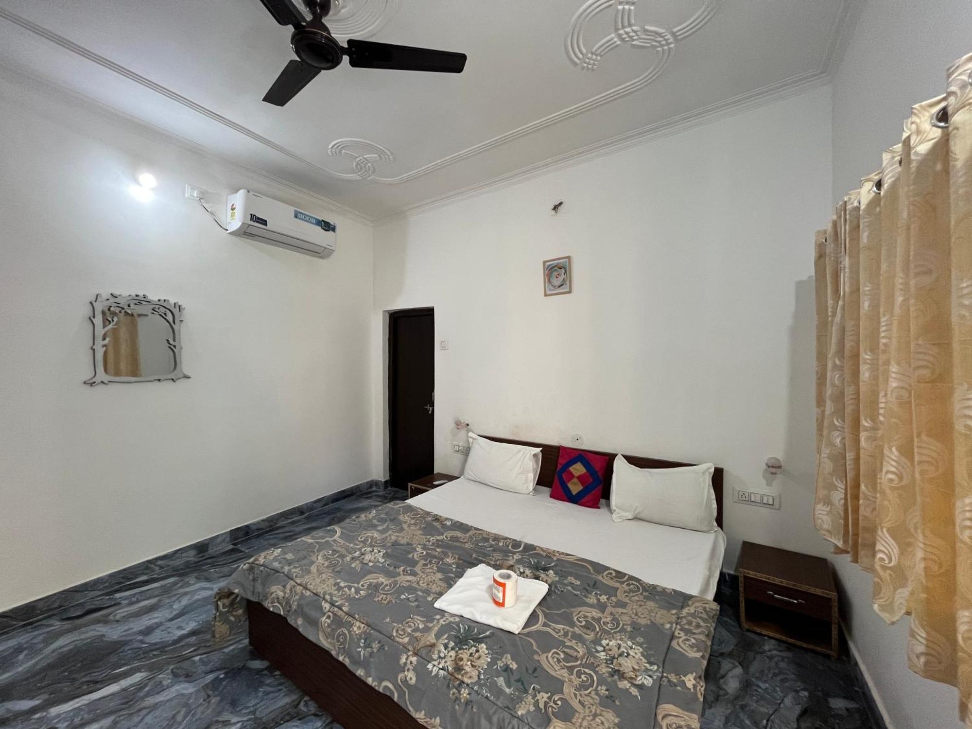 Sunrise Bed & Breakfast 카주라호 외부 사진