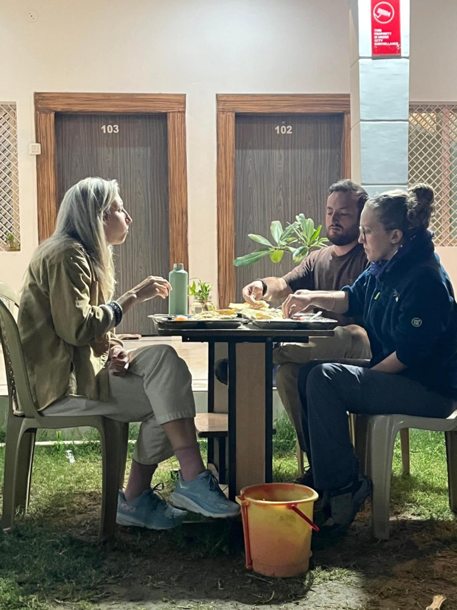 Sunrise Bed & Breakfast 카주라호 외부 사진