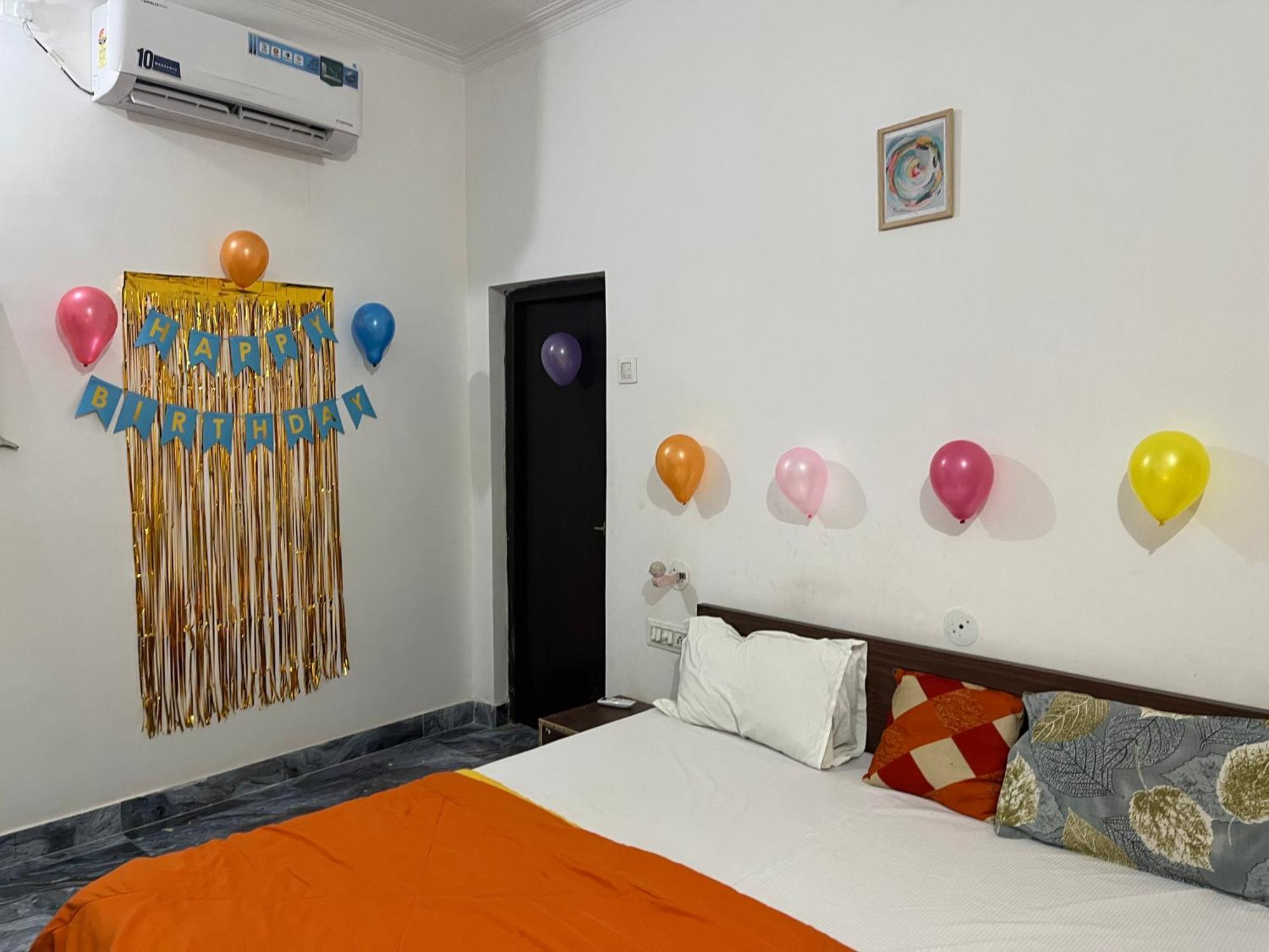 Sunrise Bed & Breakfast 카주라호 외부 사진
