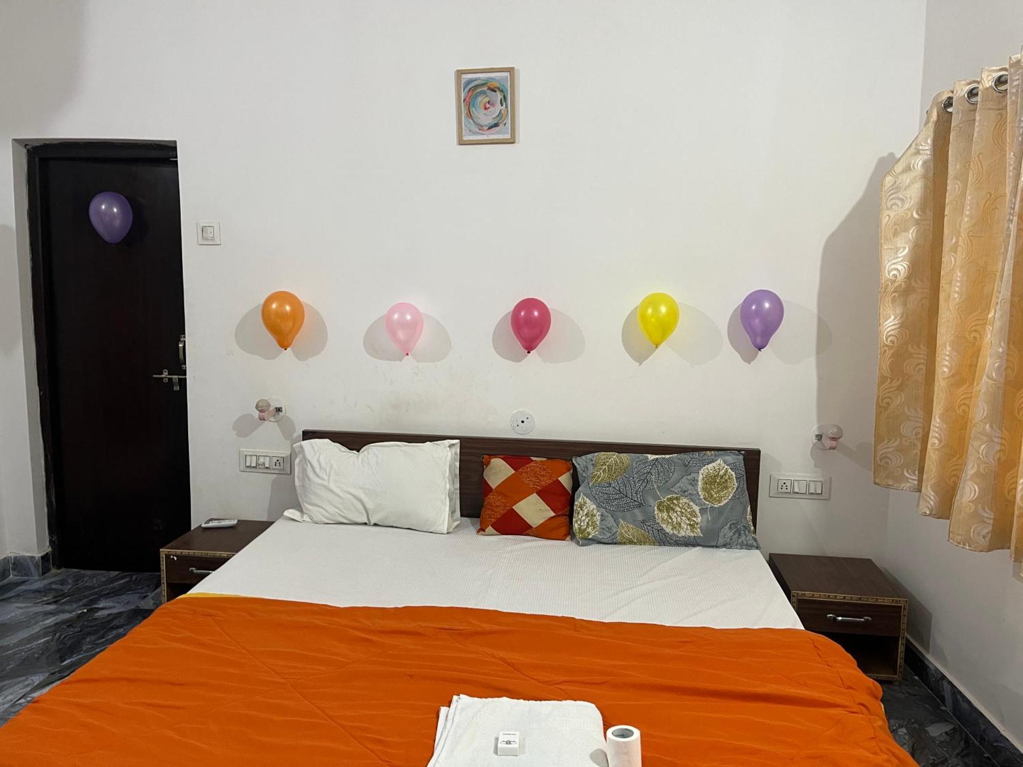 Sunrise Bed & Breakfast 카주라호 외부 사진